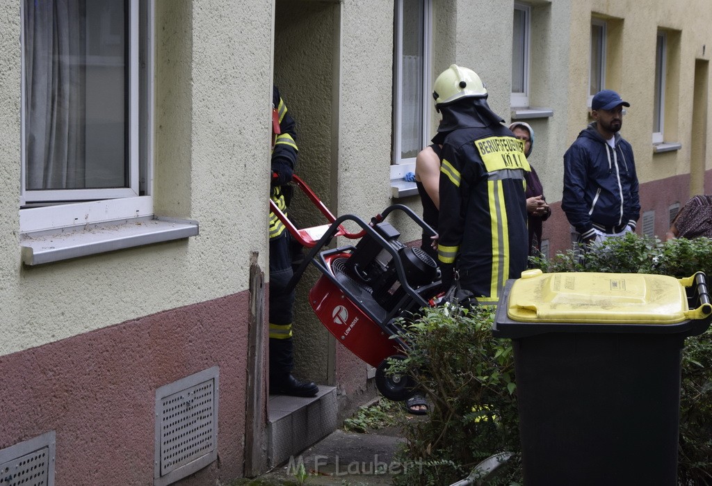 Feuer Koeln Vingst Noerdlingerstr P19.JPG - Miklos Laubert